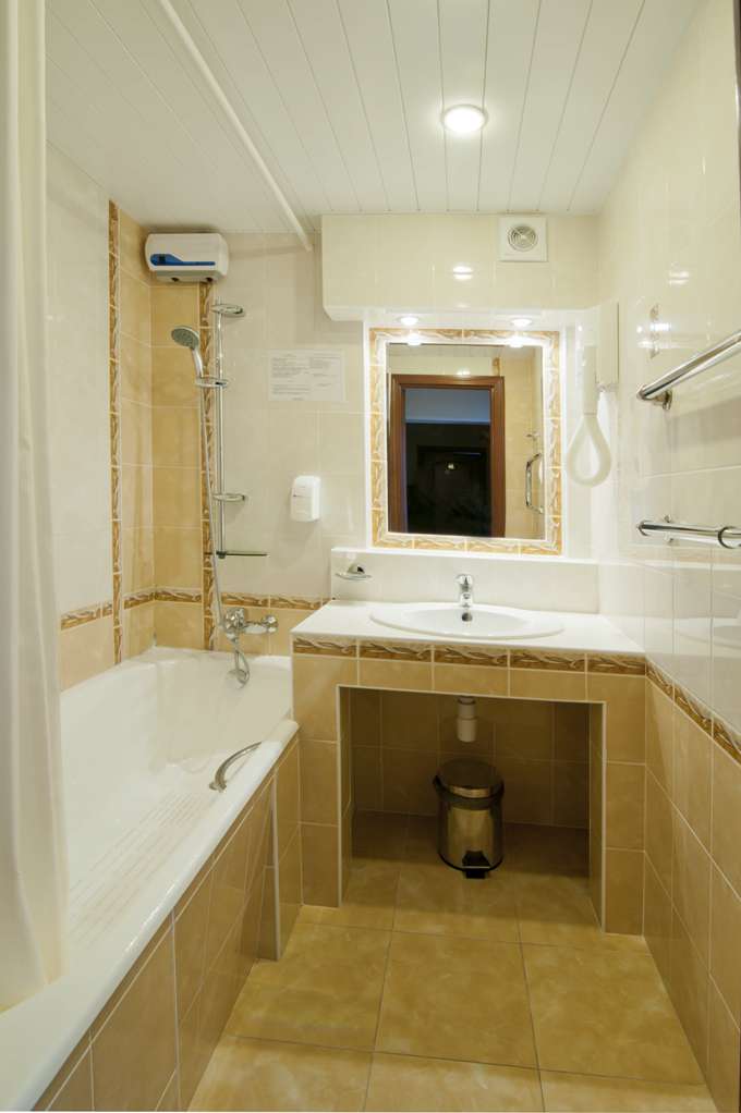 Economy Plus - Bathroom